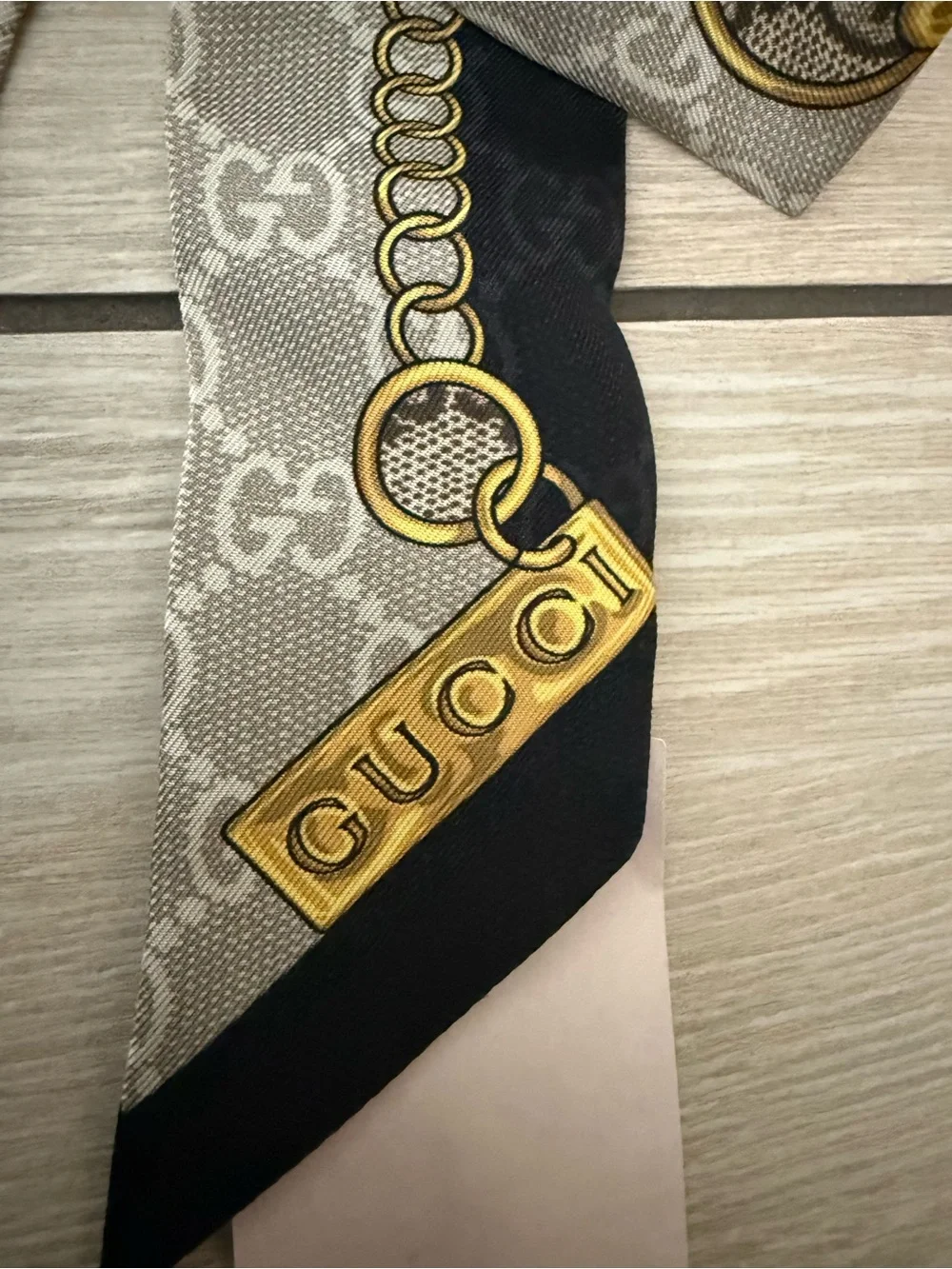 New with box GG Gucci chain silk scrunchie